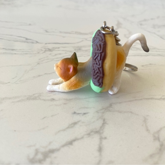 NIB Mystery Figurine keyring - cat - Picture 2 of 9